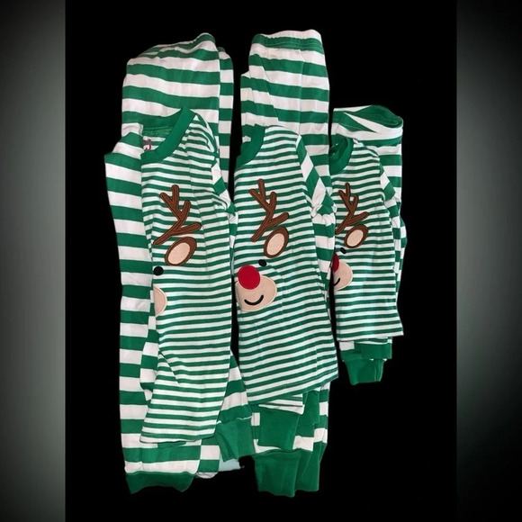 3 Unisex Reindeer Stripe Snug Fit Cotton Pajamas size 12/18m, 6 and 7 - Picture 2 of 7